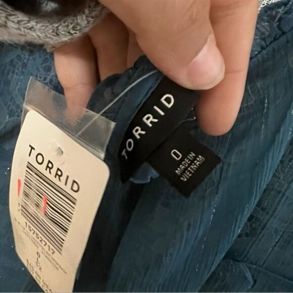 Torrid Blue Flutter Sleeve Sheer Blouse – Size 0 (12/Large) – NWT - Picture 7 of 8